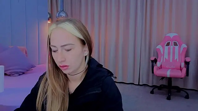 Reina Cummings online show from 11/10/25, 07:24