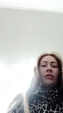 Reina Cummings online show from 12/04/25, 05:39