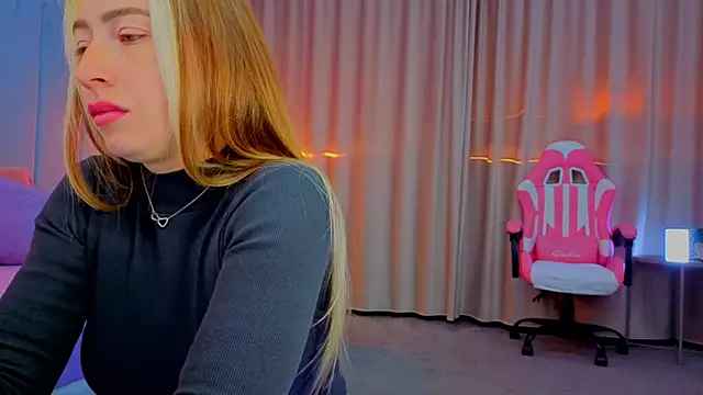 Reina Cummings online show from 10/20/25, 06:04