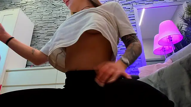 Reina Cummings online show from 04/20/26, 05:43