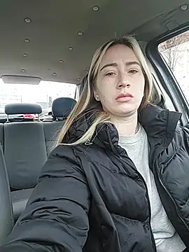 Reina Cummings online show from 04/04/26, 06:42