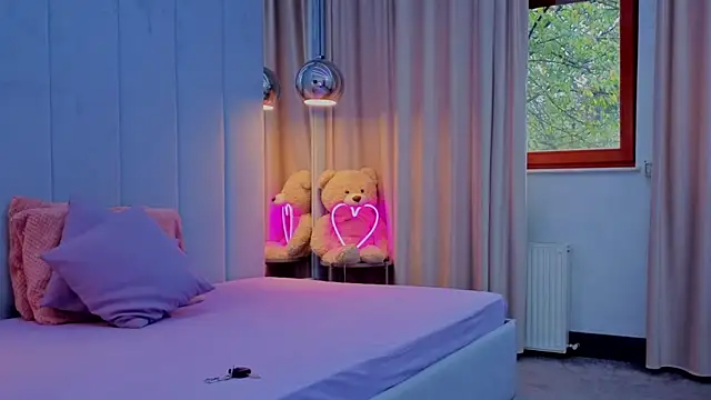 Reina Cummings online show from 11/09/25, 06:39