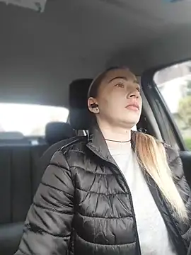 Reina Cummings online show from 04/17/26, 05:10