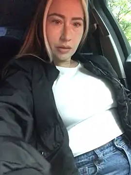 Reina Cummings online show from 09/26/25, 04:52