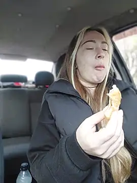 Reina Cummings online show from 04/08/26, 05:20