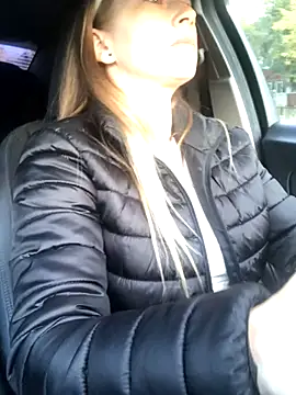 Reina Cummings online show from 10/10/25, 04:57