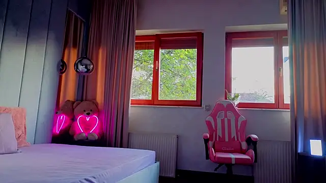 Reina Cummings online show from 10/25/25, 05:50