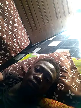 Snapshot of azomedo chatting on 04/12/26, 10:07 azomedo online show from 04/12/26, 10:07