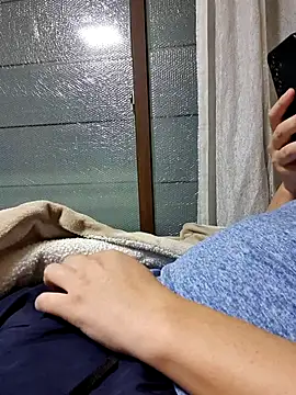 starvingo2002 online show from 12/17/25, 09:03