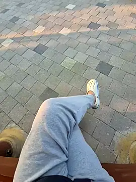 Snapshot of starvingo2002 chatting on 10/25/25, 08:02 starvingo2002 online show from 10/25/25, 08:02