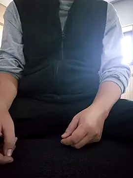 starvingo2002 online show from 10/31/25, 05:26