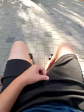 Snapshot of starvingo2002 chatting on 09/21/25, 07:57 starvingo2002 online show from 09/21/25, 07:57