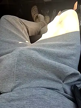 starvingo2002 online show from 11/14/25, 02:37