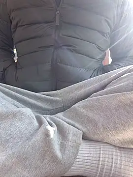 Snapshot of starvingo2002 chatting on 10/29/25, 01:48 starvingo2002 online show from 10/29/25, 01:48