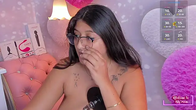 Snapshot of megann__up chatting on 09/26/25, 03:35 megann up online show from 09/26/25, 03:35