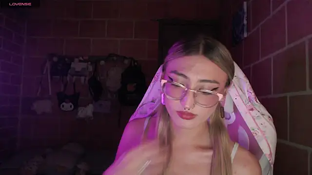 Snapshot of Andrea_camilaaa chatting on 05/29/26, 03:12 Andrea camilaaa online show from 05/29/26, 03:12