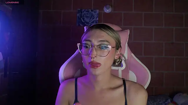 Andrea camilaaa online show from 04/21/26, 01:42