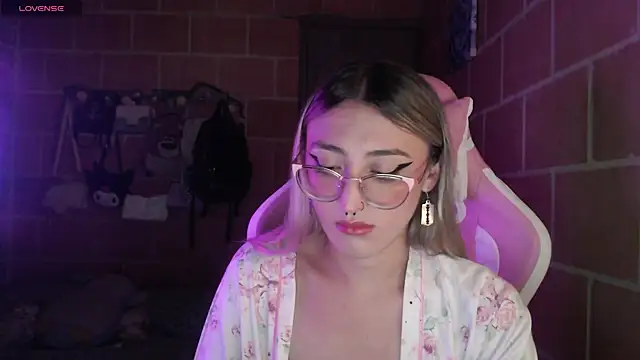 Andrea camilaaa online show from 07/18/26, 05:27