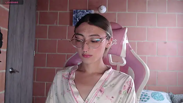 Andrea camilaaa online show from 12/20/25, 12:41