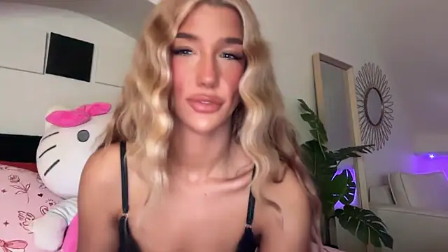 Snapshot of KENNIEXROSE chatting on 01/08/26, 09:43 KENNIEXROSE online show from 01/08/26, 09:43