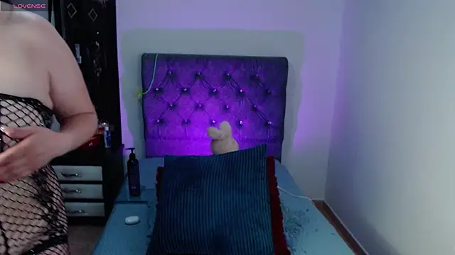 MaraDiaz11 online show from 11/15/25, 01:48