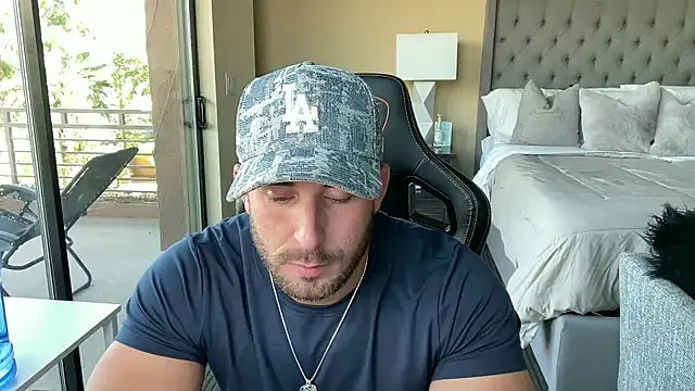 brettmycles28 online show from 10/29/25, 10:20