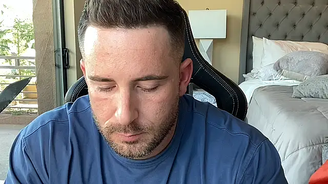 brettmycles28 online show from 11/25/25, 09:48