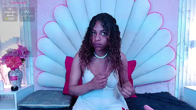 Snapshot of MisRoos chatting on 12/20/25, 04:10 MisRoos online show from 12/20/25, 04:10