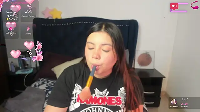 Snapshot of LucyPetit chatting on 09/23/25, 12:56 LucyPetit online show from 09/23/25, 12:56