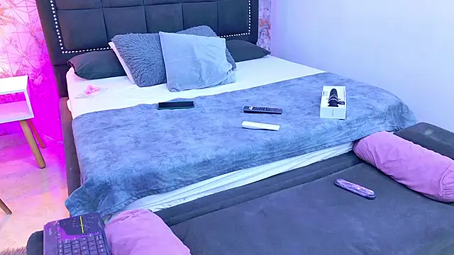 Angelique Angell online show from 03/07/26, 07:41