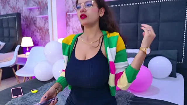 Angelique Angell online show from 04/03/26, 07:53