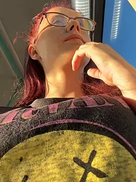 Snapshot of raen001 chatting on 11/25/25, 08:58 raen001 online show from 11/25/25, 08:58