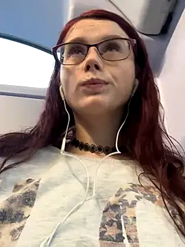 Snapshot of raen001 chatting on 12/16/25, 09:02 raen001 online show from 12/16/25, 09:02