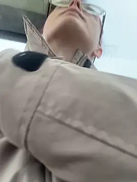 Snapshot of raen001 chatting on 02/04/26, 09:15 raen001 online show from 02/04/26, 09:15