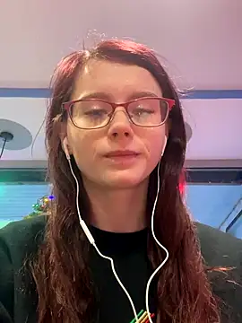 Snapshot of raen001 chatting on 12/15/25, 09:04 raen001 online show from 12/15/25, 09:04