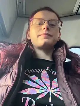 Snapshot of raen001 chatting on 11/28/25, 08:58 raen001 online show from 11/28/25, 08:58