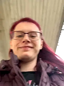 Snapshot of raen001 chatting on 11/27/25, 09:43 raen001 online show from 11/27/25, 09:43