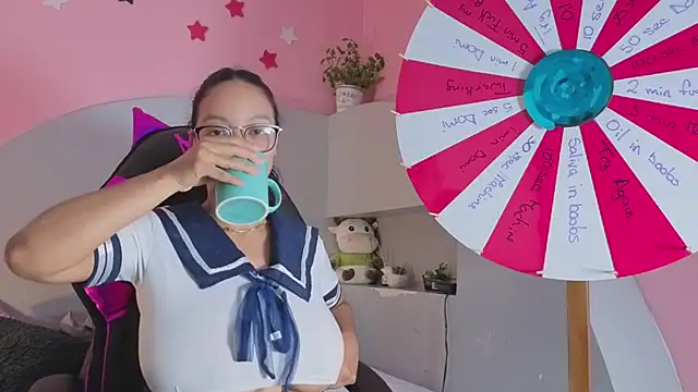 Snapshot of CandelaCool_ chatting on 10/26/25, 01:33 CandelaCool online show from 10/26/25, 01:33