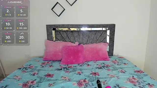 Snapshot of Laurasofia01 chatting on 11/16/25, 01:38 Laurasofia01 online show from 11/16/25, 01:38