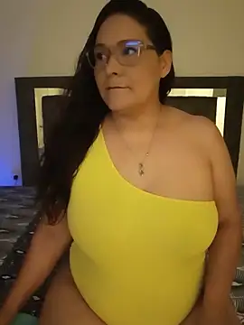 Laurasofia01 online show from 06/02/26, 01:38