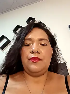 Snapshot of Laurasofia01 chatting on 10/01/25, 04:17 Laurasofia01 online show from 10/01/25, 04:17