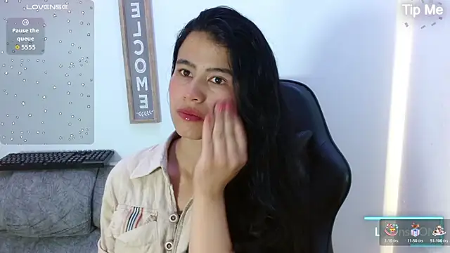 Snapshot of luna_starr69 chatting on 10/23/25, 12:59 luna starr69 online show from 10/23/25, 12:59