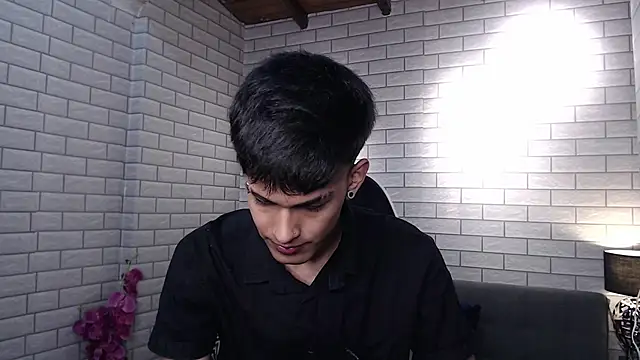Thiago twink online show from 09/24/25, 12:11