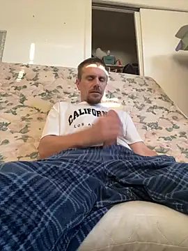 Snapshot of alwayshorny90 chatting on 10/15/25, 12:24 alwayshorny90 online show from 10/15/25, 12:24