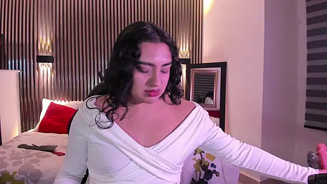 Snapshot of SyraPalmer chatting on 10/09/25, 03:40 SyraPalmer online show from 10/09/25, 03:40
