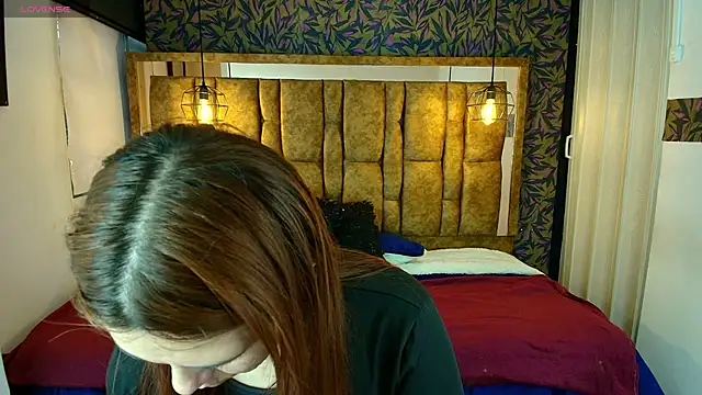 Isa Thompson   online show from 04/15/26, 11:38