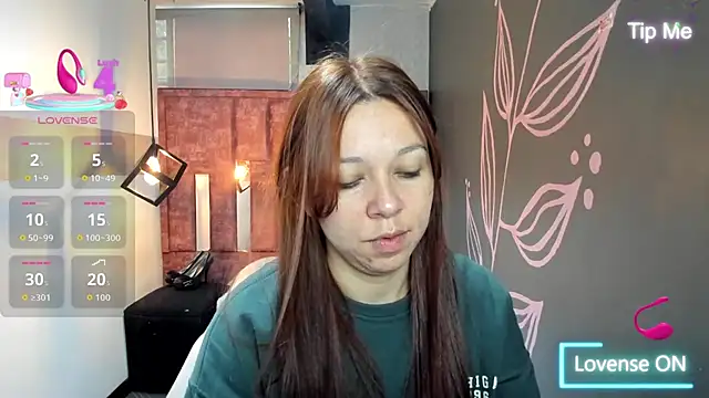 Snapshot of Isa_Thompson__ chatting on 09/18/25, 12:08 Isa Thompson online show from 09/18/25, 12:08