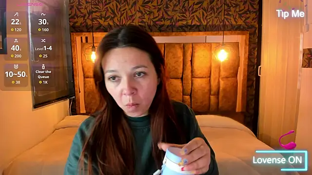 Isa Thompson   online show from 10/21/25, 11:53