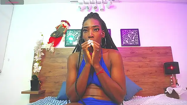 Snapshot of AlexandraCambell chatting on 10/17/25, 12:14 AlexandraCambell online show from 10/17/25, 12:14