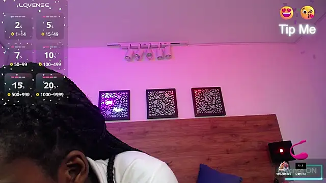 Snapshot of AlexandraCambell chatting on 09/18/25, 07:50 AlexandraCambell online show from 09/18/25, 07:50